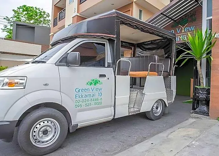 Greenview Ekkamai 10 ホテル